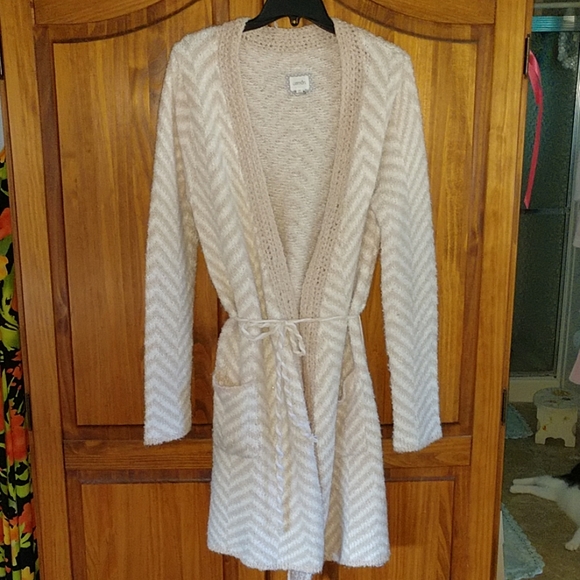 Beautiful Thick Sweater - Picture 1 of 6